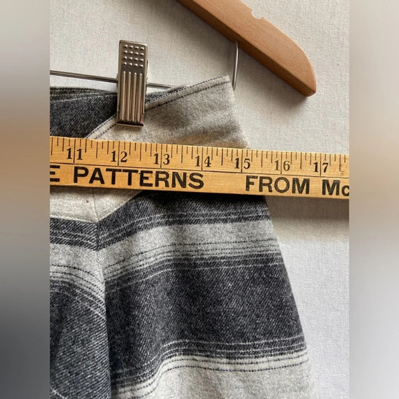 Jones New York Virgin Wool grey  striped midi skirt Sz 6 - Picture 8 of 10